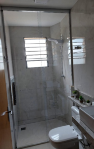 Box para Banheiro ate o teto kit quadrado cromado puxador H
