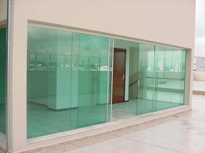 porta de vidro temperado verde de correr em belo horizonte